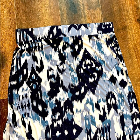 Banana Republic Blue and White Abstract Printed Maxi Skirt Size L. - Picture 3 of 5